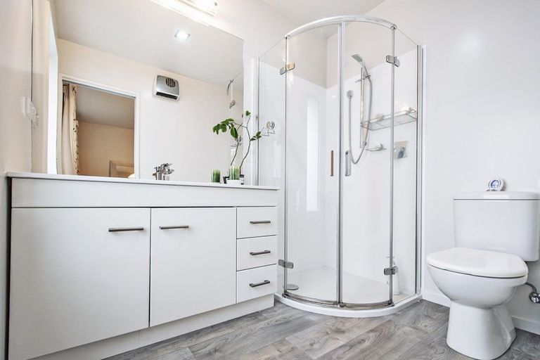 Photo of property in 5 Durrell Way, Rolleston, 7614