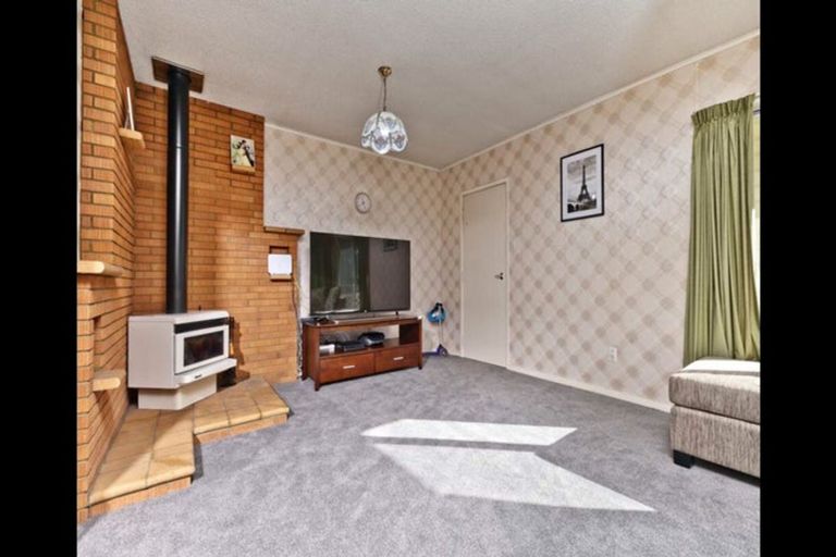 Photo of property in 1/28 Sequoia Place, Sunnynook, Auckland, 0620