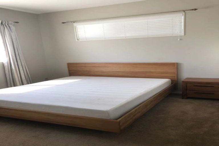 Photo of property in 16 Mural Place, Greenhithe, Auckland, 0632