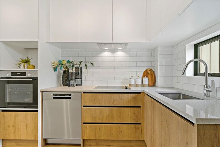 Photo of property in 14 Heketara Way, Massey, Auckland, 0614