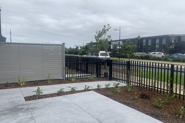 Photo of property in 10 Port Way, Rosehill, Papakura, 2113