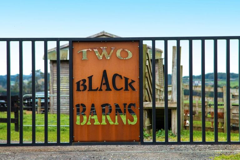 Photo of property in 15 Codlin Road, Waiuku, 2683