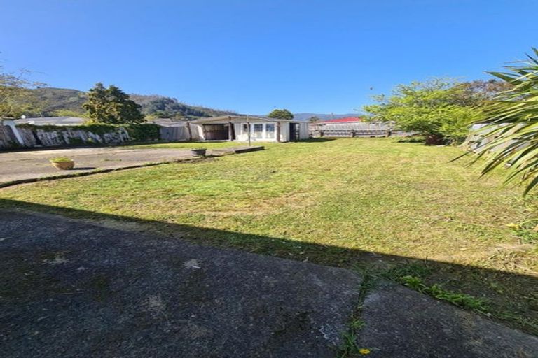 Photo of property in 5 Bythell Street, Wainuiomata, Lower Hutt, 5014
