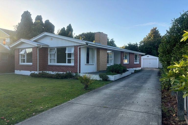 Photo of property in 8 Lochee Road, Upper Riccarton, Christchurch, 8041