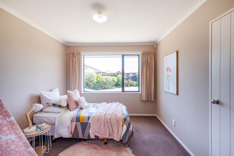 Photo of property in 4 Nevada Way, Kelvin Grove, Palmerston North, 4414