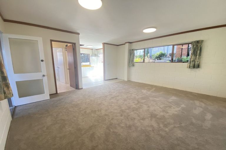 Photo of property in 237 Te Atatu Road, Te Atatu South, Auckland, 0610