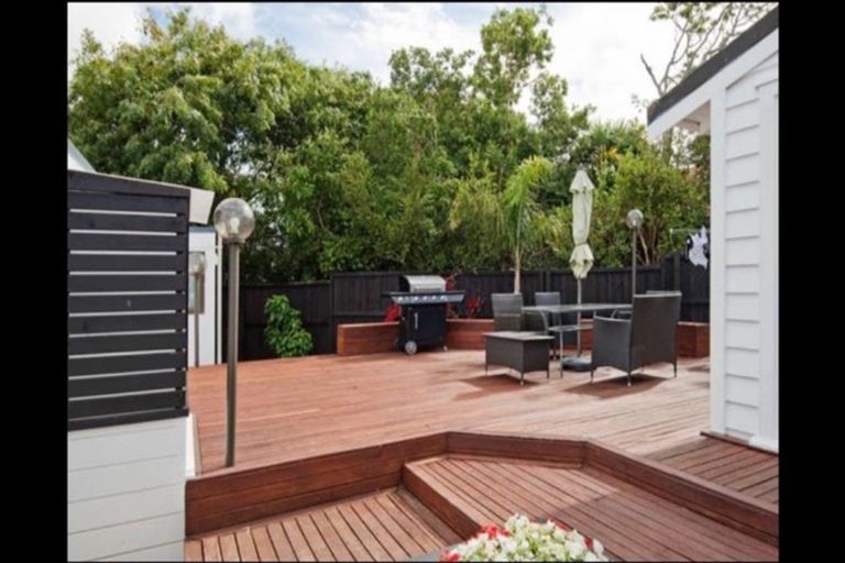 Photo of property in 34 Onewa Road, Northcote Point, Auckland, 0627