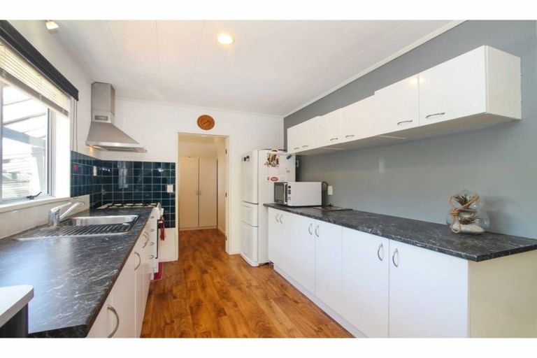 Photo of property in 1/18 Teviot Place, Totara Vale, Auckland, 0629
