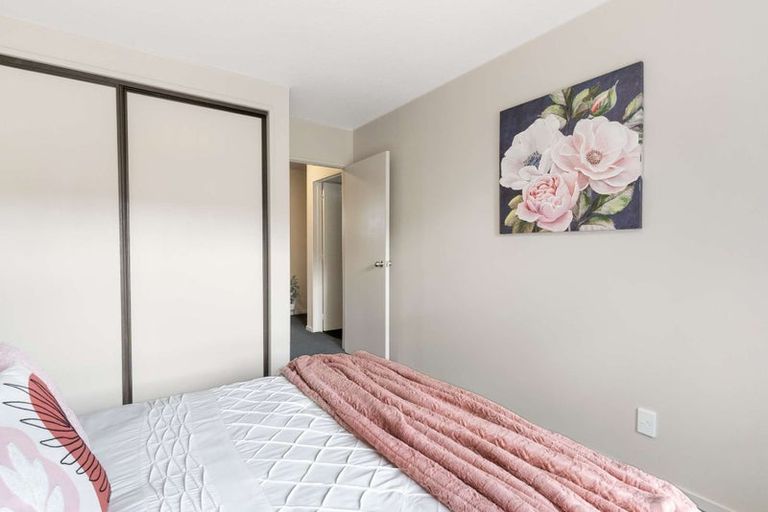 Photo of property in 1/37 Karnak Crescent, Russley, Christchurch, 8042