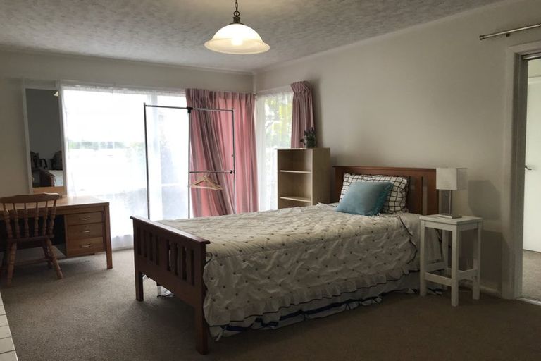 Photo of property in 1/271 Memorial Avenue, Burnside, Christchurch, 8053