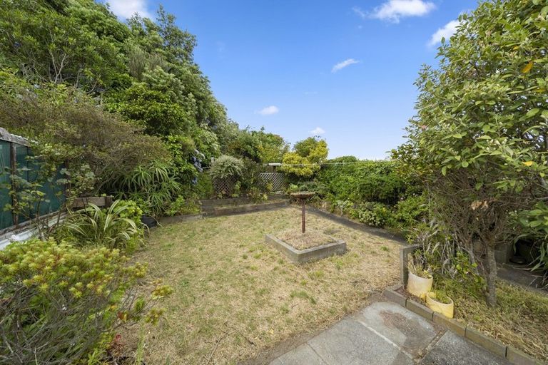 Photo of property in 81 Breaker Bay Road, Breaker Bay, Wellington, 6022