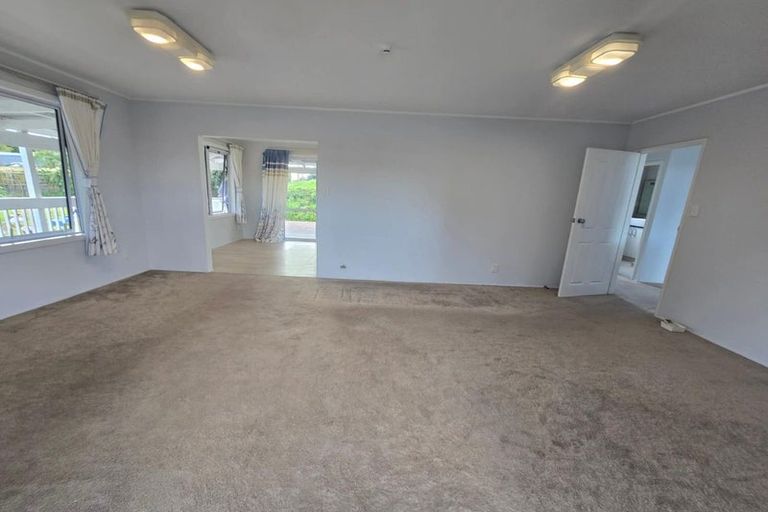 Photo of property in 18 Dunstall Place, Mangere Bridge, Auckland, 2022