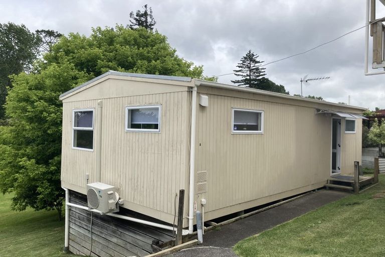 Photo of property in 2/98 Chislehurst Street, Henderson, Auckland, 0612