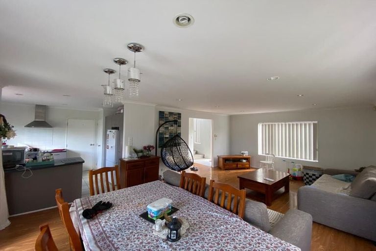 Photo of property in 44 Brashier Circle, Sunnyvale, Auckland, 0612