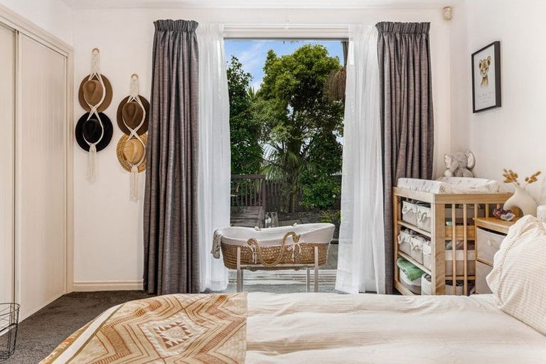 Photo of property in 5 View Ridge Drive, Ranui, Auckland, 0612