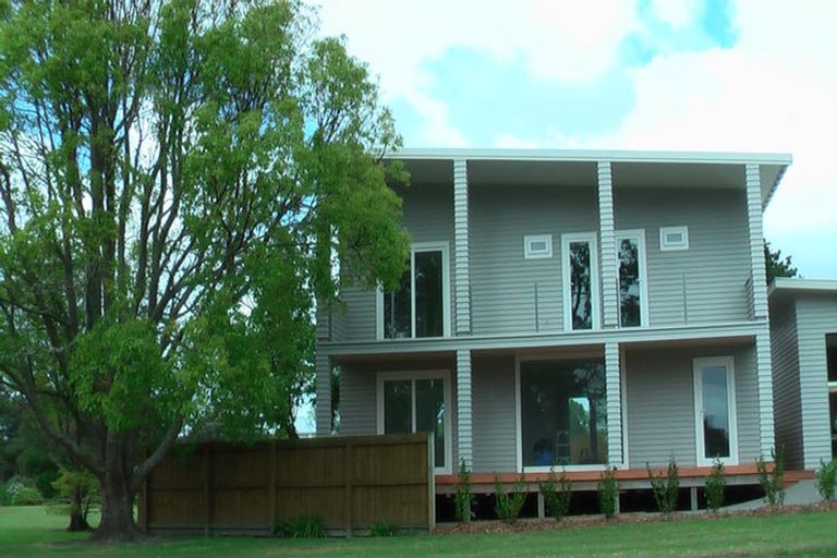 Photo of property in 109a Roberts Road, Te Atatu South, Auckland, 0610