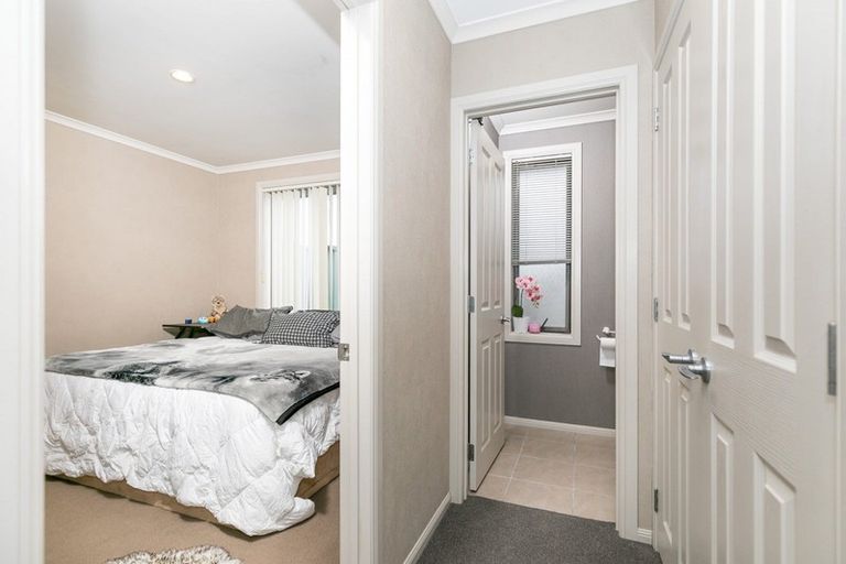 Photo of property in 20 Whitford Place, Rototuna North, Hamilton, 3210