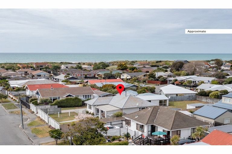 Photo of property in 8 Pandora Street, North New Brighton, Christchurch, 8083