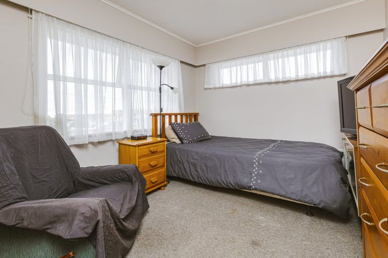 Photo of property in 2/93 Kenderdine Road, Papatoetoe, Auckland, 2025