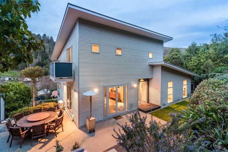 Photo of property in 18 Dalefield Drive, Cashmere, Christchurch, 8022