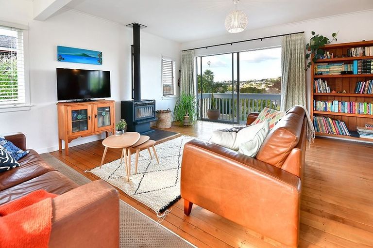 Photo of property in 88 Rosario Crescent, Red Beach, 0932