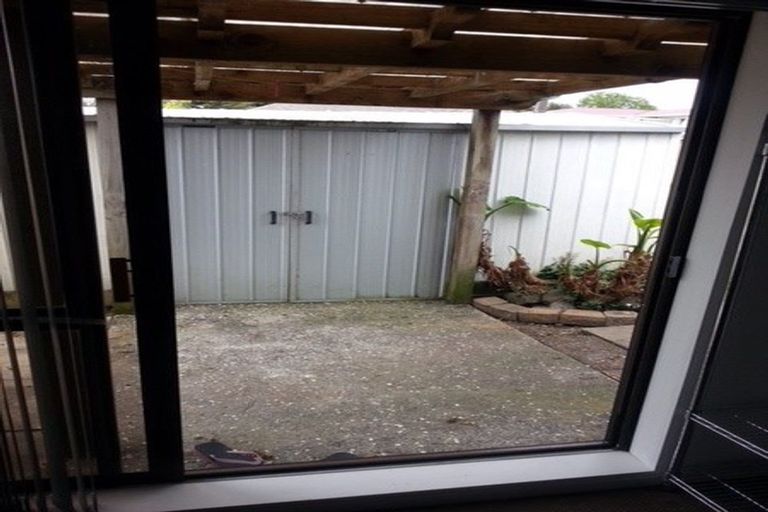 Photo of property in 1/60 Mcleod Road, Te Atatu South, Auckland, 0610