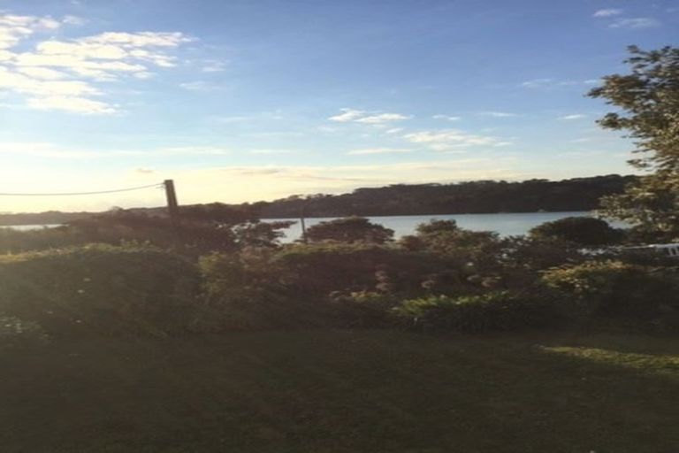 Photo of property in 1/1 Alison Avenue, Herald Island, Auckland, 0618