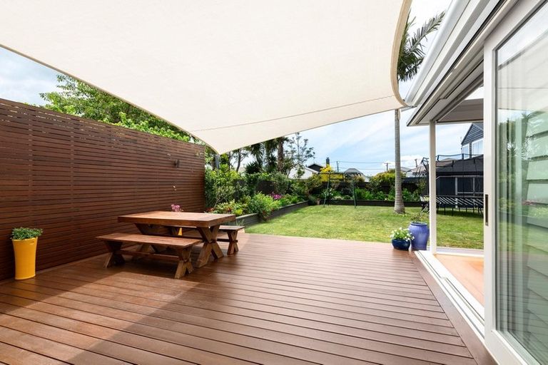 Photo of property in 31 Walmer Road, Point Chevalier, Auckland, 1022