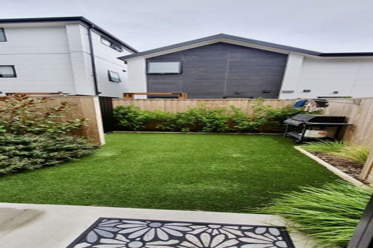 Photo of property in 7/22 Yeovil Road, Te Atatu Peninsula, Auckland, 0610