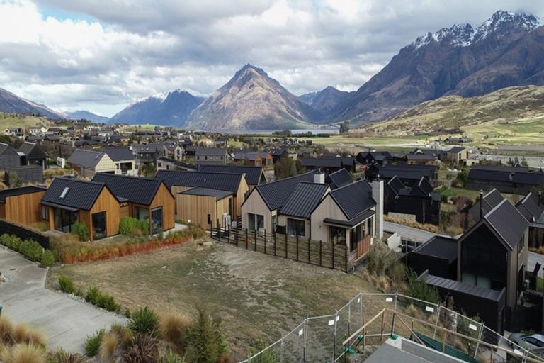 Photo of property in 5 Falconer Rise, Jacks Point, Queenstown, 9371