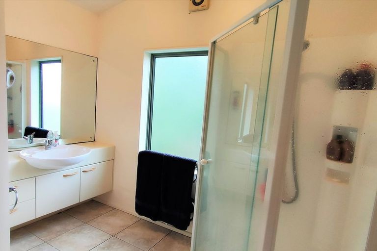 Photo of property in 2/27b Balmain Road, Birkenhead, Auckland, 0626