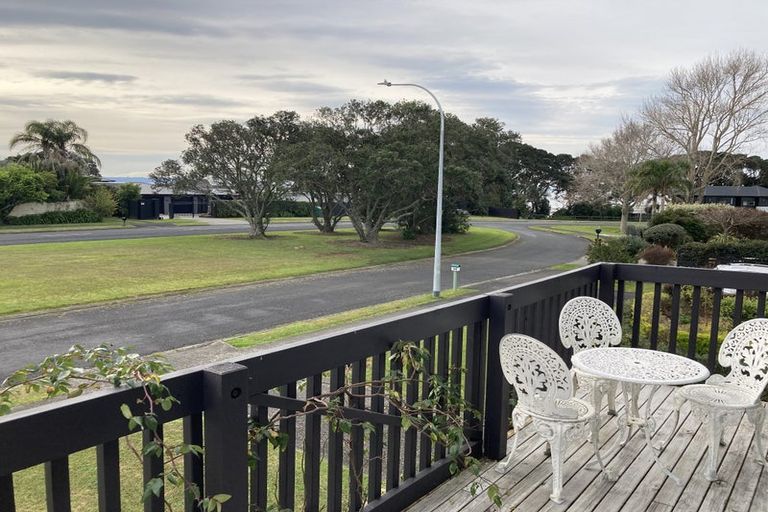 Photo of property in 166 Torkar Road, Clarks Beach, 2122