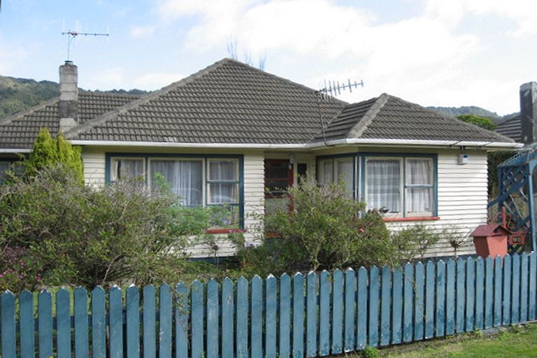Photo of property in 92 Wood Street, Wainuiomata, Lower Hutt, 5014