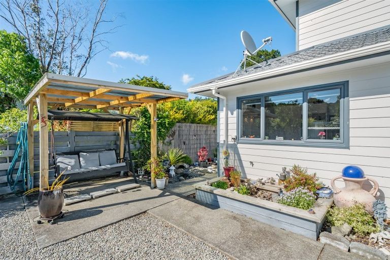 Photo of property in 25a Pinehaven Road, Pinehaven, Upper Hutt, 5019