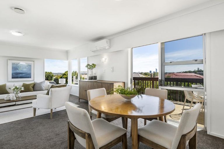 Photo of property in 2/12 Westwell Road, Belmont, Auckland, 0622