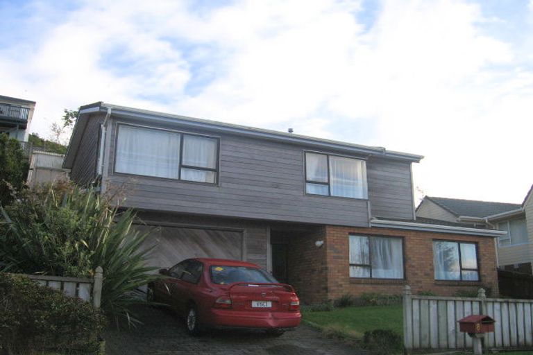 Photo of property in 8 Ordley Grove, Tawa, Wellington, 5028
