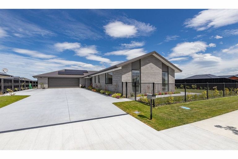 Photo of property in 3 Mccahon Drive, Rangiora, 7400