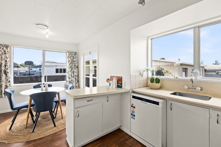 Photo of property in 24 Guildford Street, Tamatea, Napier, 4112