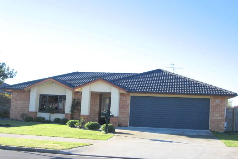 Photo of property in 9 Croftview Road, Wattle Downs, Auckland, 2103