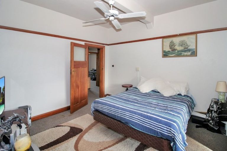 Photo of property in Devonport Apartments, 5/127 Saint Aubyn Street, New Plymouth, 4310