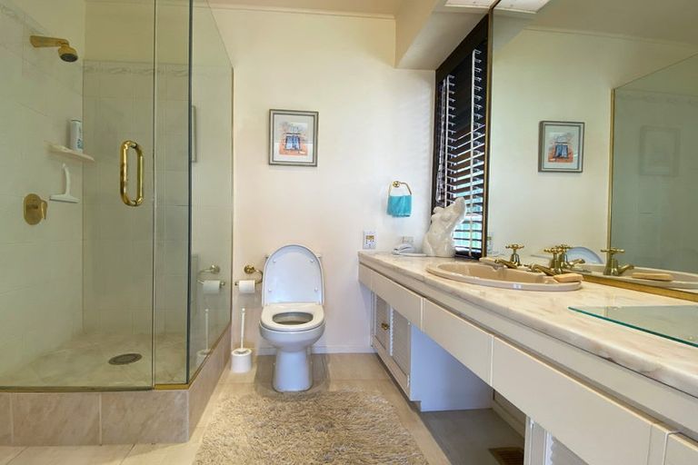 Photo of property in 18 Burford Place, Mellons Bay, Auckland, 2014