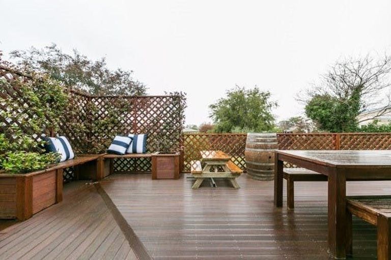 Photo of property in 27 James Cook Street, Havelock North, 4130