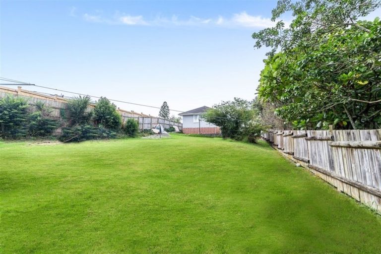 Photo of property in 26 Kereru Street, Henderson, Auckland, 0612