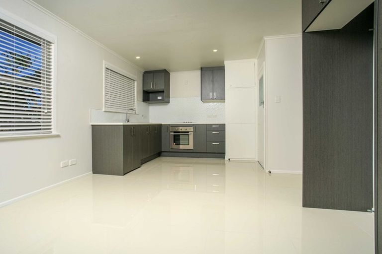 Photo of property in 2 Frizell Street, Beach Haven, Auckland, 0626
