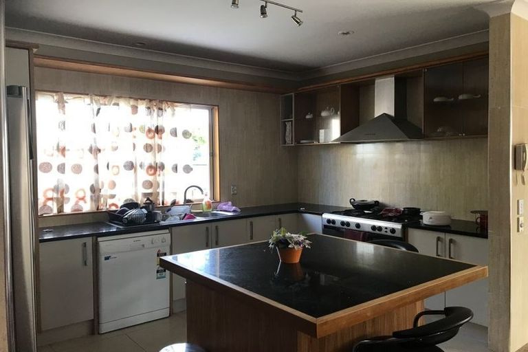 Photo of property in 13 Kaseng Place, East Tamaki Heights, Auckland, 2016