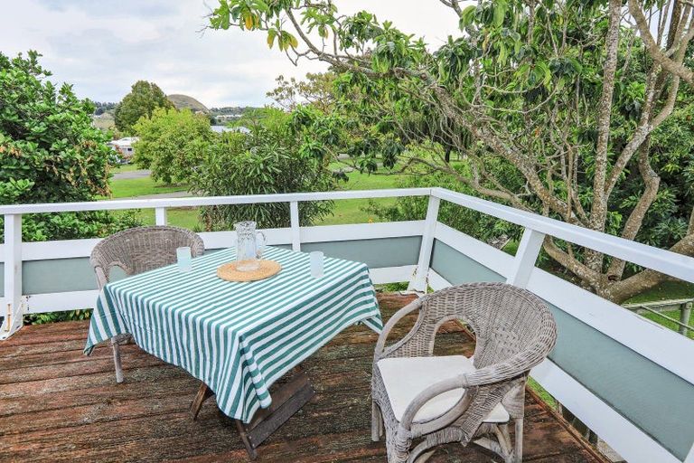 Photo of property in 17 Neeve Road, Taradale, Napier, 4112