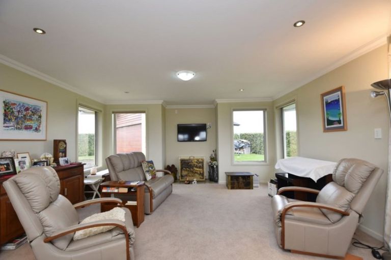 Photo of property in 3 Court Of Ascot, Seaward Bush, Invercargill, 9812