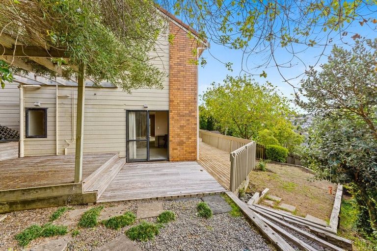 Photo of property in 2/12 Helicon Place, Totara Vale, Auckland, 0629
