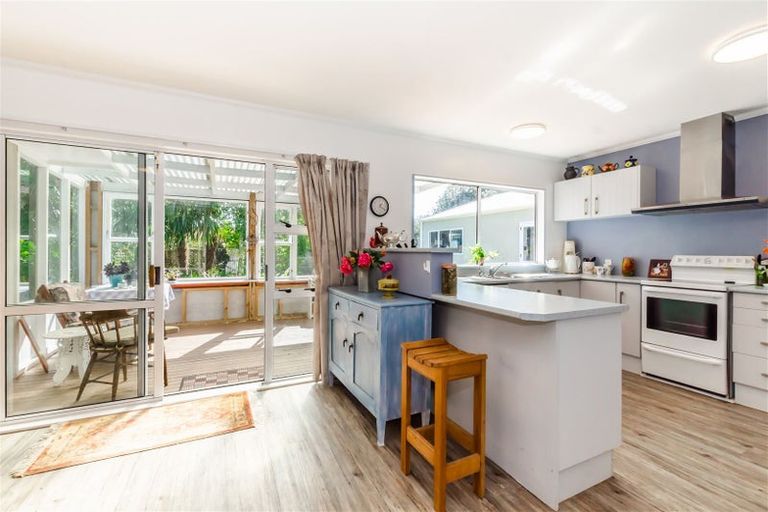 Photo of property in 8a Fleetwood Grove, Waikanae, 5036