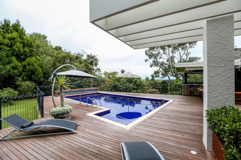 Photo of property in 531 South Road, Omata, New Plymouth, 4374